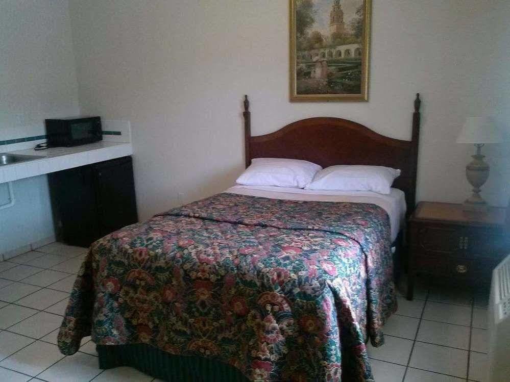 Economy Inn פאסו רובלס מראה חיצוני תמונה